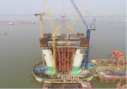 常泰长江大桥使用起重草莓视频网页版污吊装重物