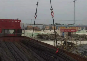 草莓视频网页版污索具助力钢筋吊运